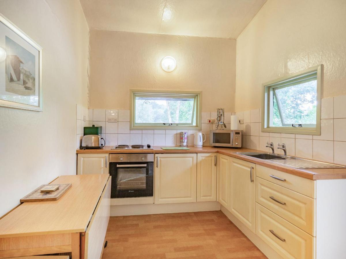 The Log Cabin Honiton Exterior photo